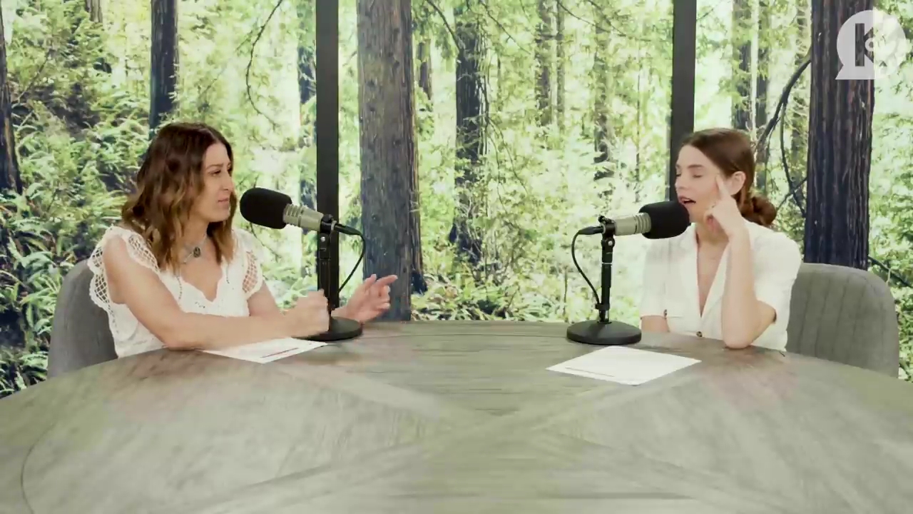 Ashley-Greene-dot-nl_TheTwilightEffect-Aflevering7NewMoonRewatchPart1of3-1521.jpg
