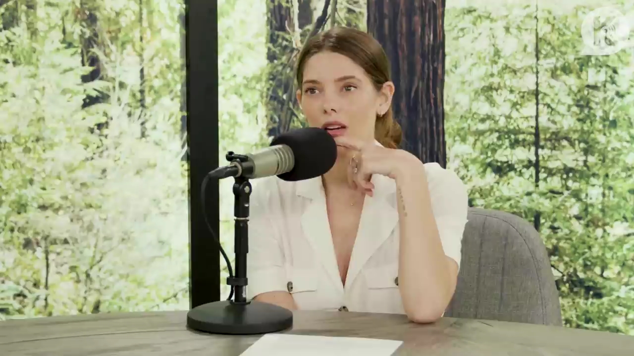 Ashley-Greene-dot-nl_TheTwilightEffect-Aflevering7NewMoonRewatchPart1of3-1526.jpg