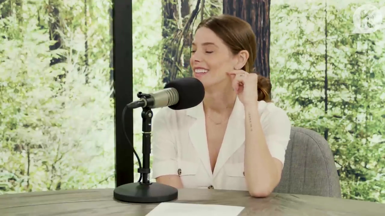 Ashley-Greene-dot-nl_TheTwilightEffect-Aflevering7NewMoonRewatchPart1of3-1565.jpg