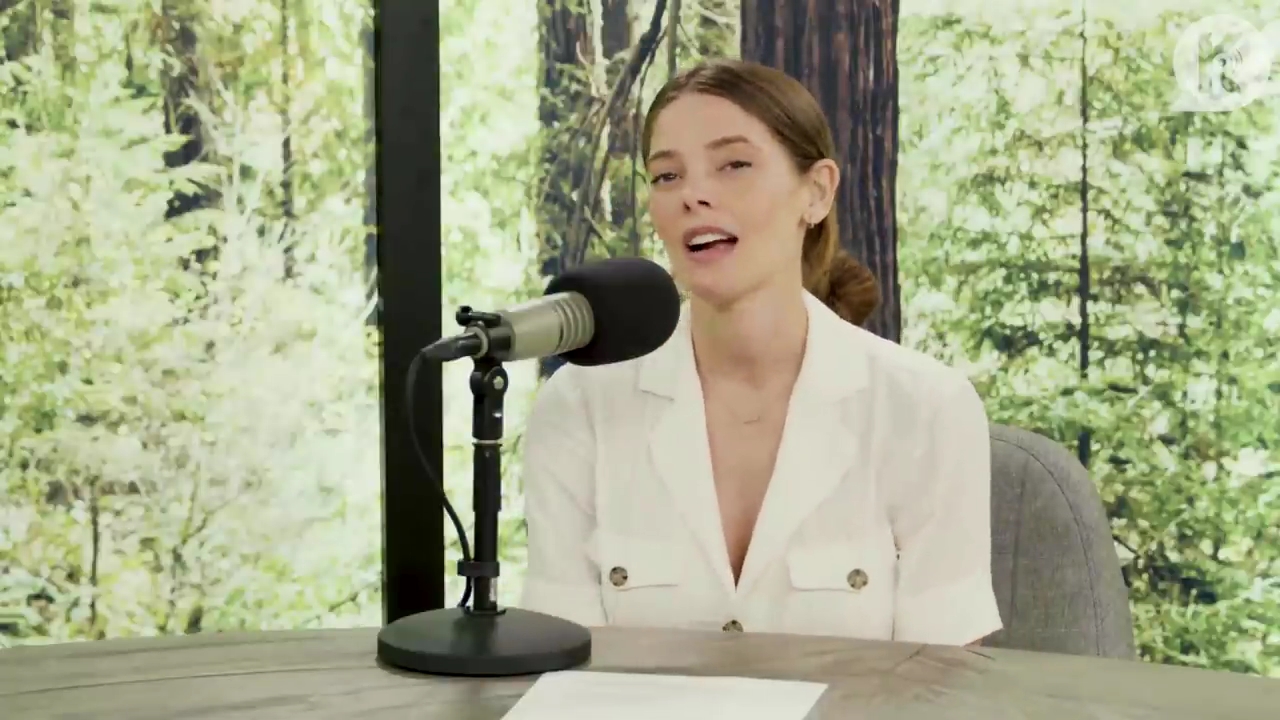 Ashley-Greene-dot-nl_TheTwilightEffect-Aflevering7NewMoonRewatchPart1of3-1824.jpg Ashley-Greene-dot-nl_TheTwilightEffect-Aflevering7NewMoonRewatchPart1of3-1824.jpg