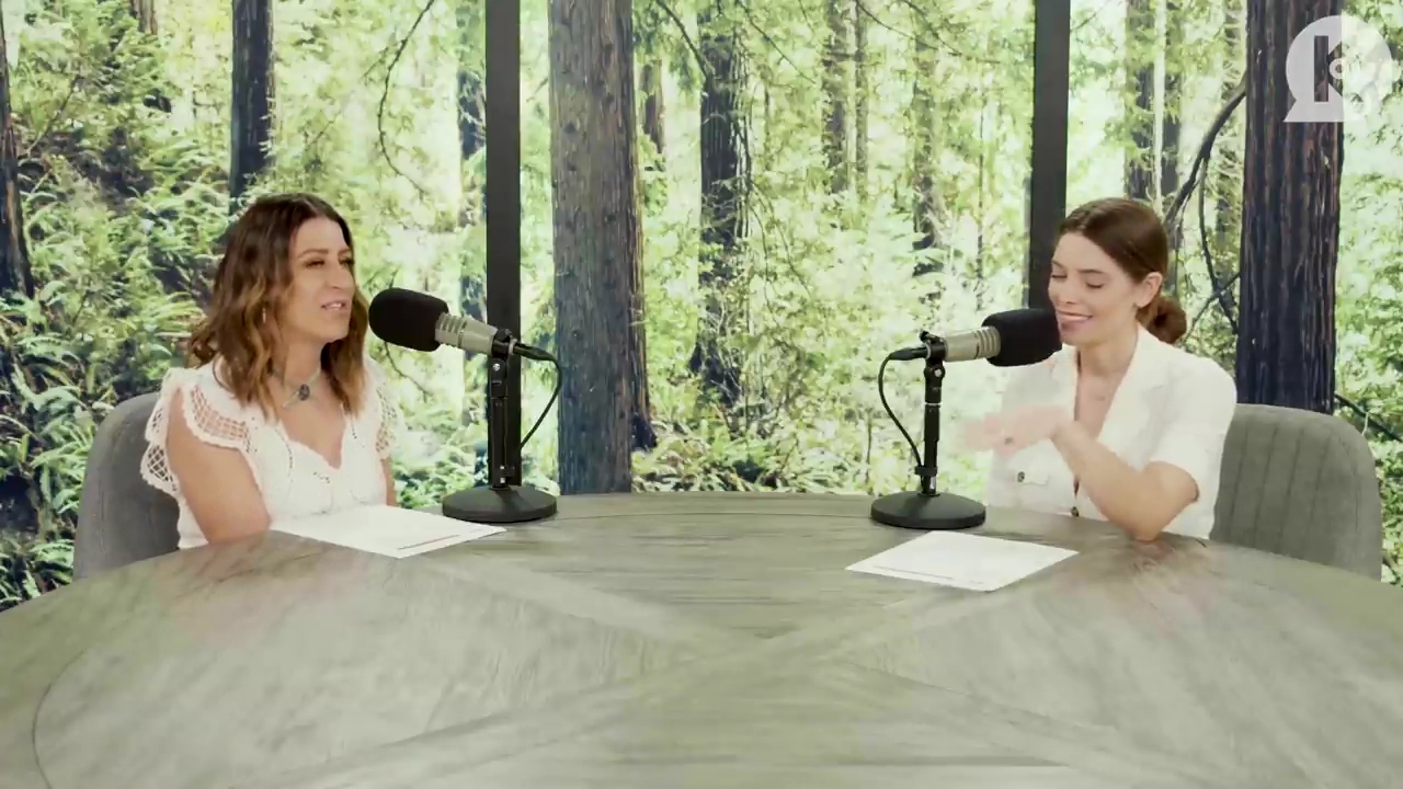 Ashley-Greene-dot-nl_TheTwilightEffect-Aflevering7NewMoonRewatchPart1of3-1912.jpg