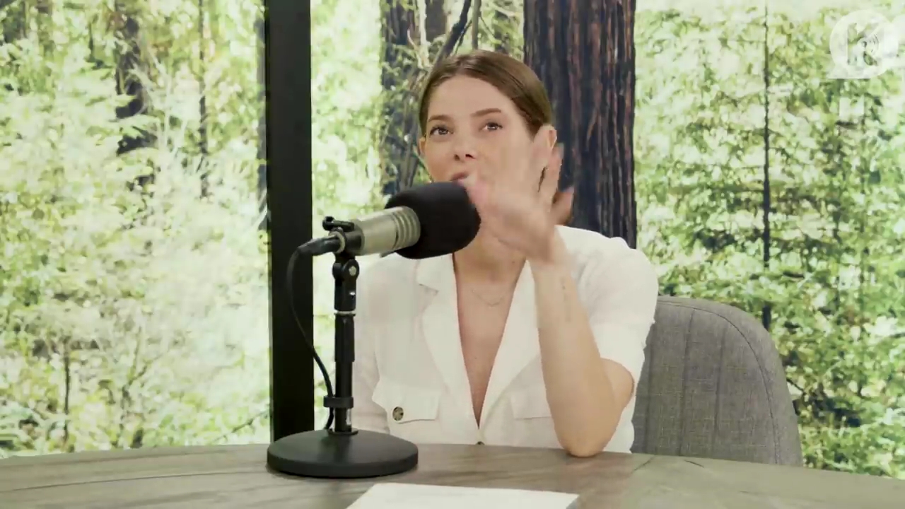 Ashley-Greene-dot-nl_TheTwilightEffect-Aflevering7NewMoonRewatchPart1of3-1954.jpg
