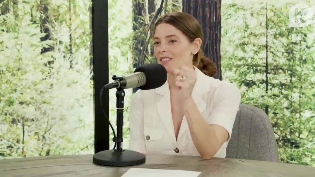 Ashley-Greene-dot-nl_TheTwilightEffect-Aflevering7NewMoonRewatchPart1of3-1960.jpg Ashley-Greene-dot-nl_TheTwilightEffect-Aflevering7NewMoonRewatchPart1of3-1960.jpg