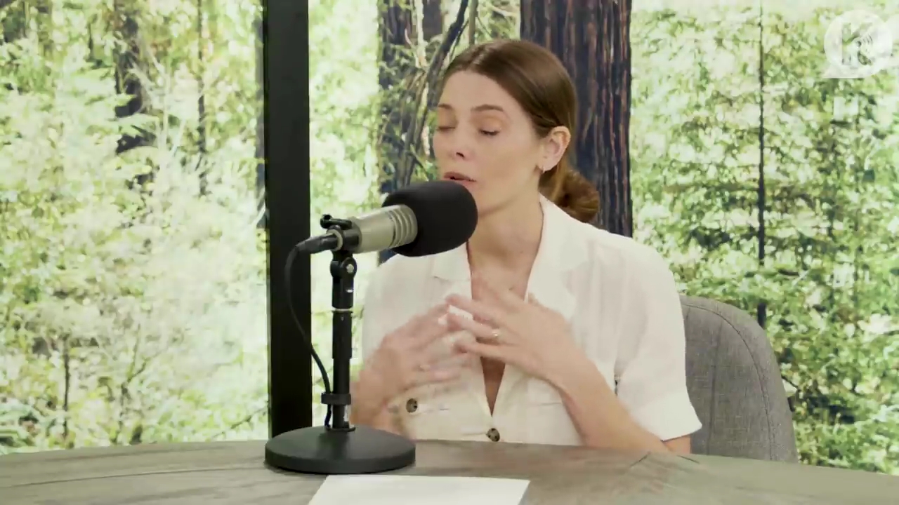 Ashley-Greene-dot-nl_TheTwilightEffect-Aflevering7NewMoonRewatchPart1of3-2030.jpg Ashley-Greene-dot-nl_TheTwilightEffect-Aflevering7NewMoonRewatchPart1of3-2030.jpg