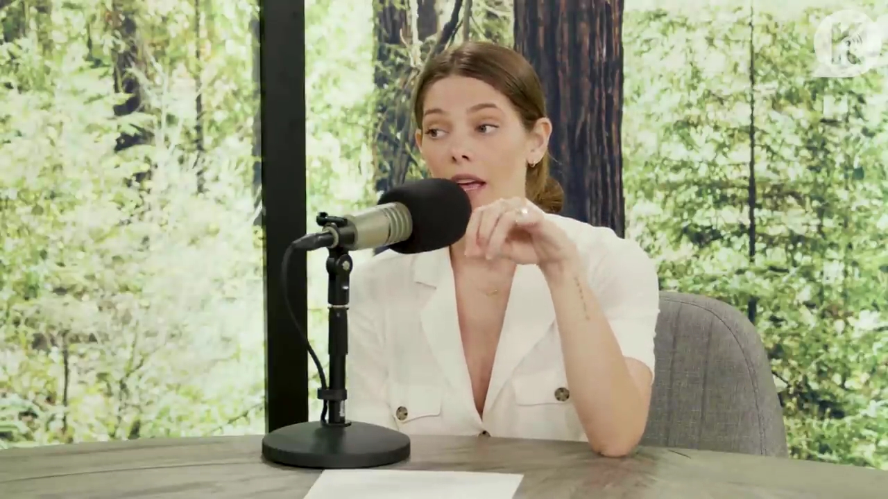 Ashley-Greene-dot-nl_TheTwilightEffect-Aflevering7NewMoonRewatchPart1of3-2111.jpg