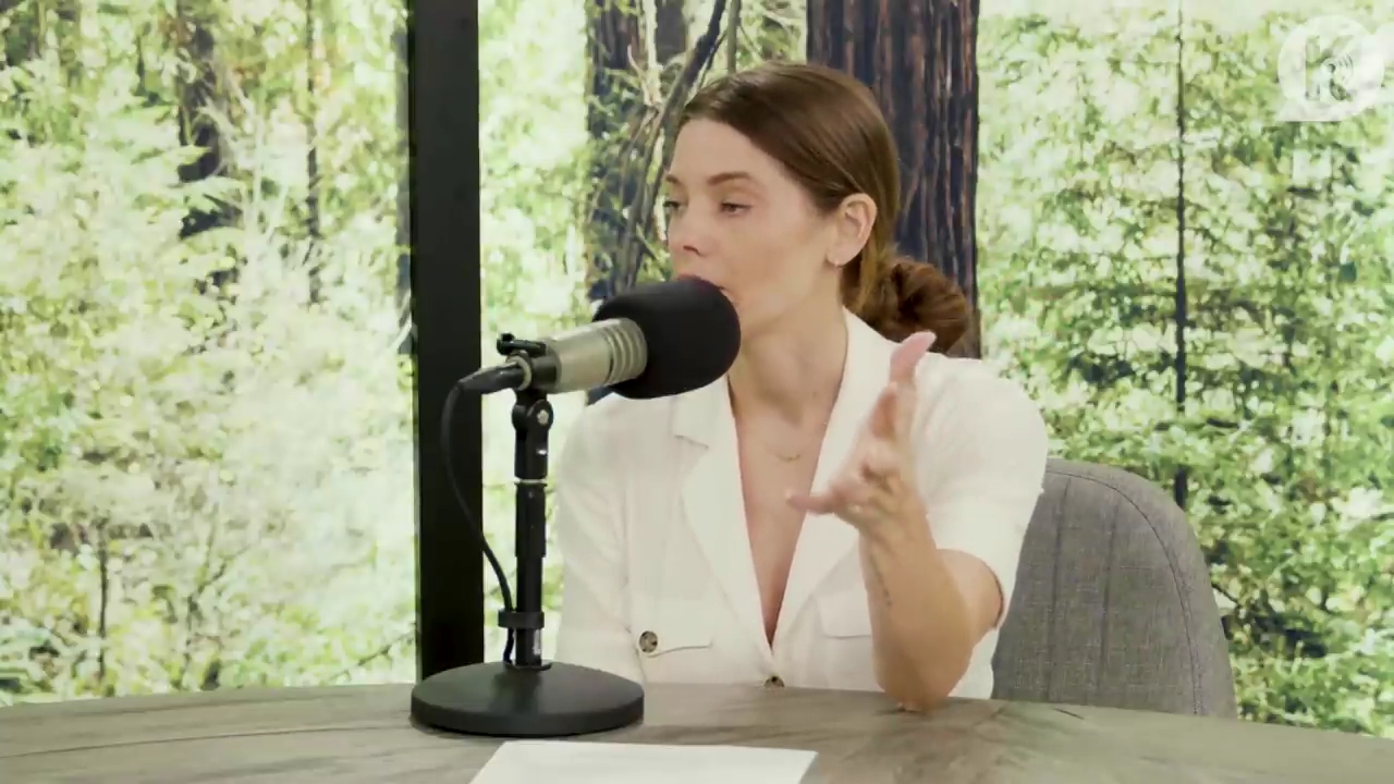 Ashley-Greene-dot-nl_TheTwilightEffect-Aflevering7NewMoonRewatchPart1of3-2195.jpg Ashley-Greene-dot-nl_TheTwilightEffect-Aflevering7NewMoonRewatchPart1of3-2195.jpg