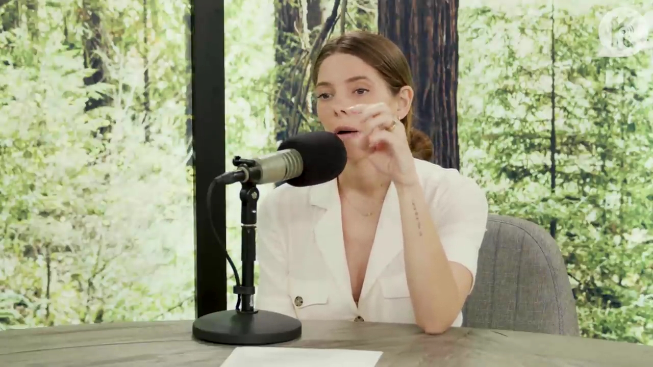 Ashley-Greene-dot-nl_TheTwilightEffect-Aflevering7NewMoonRewatchPart1of3-2241.jpg