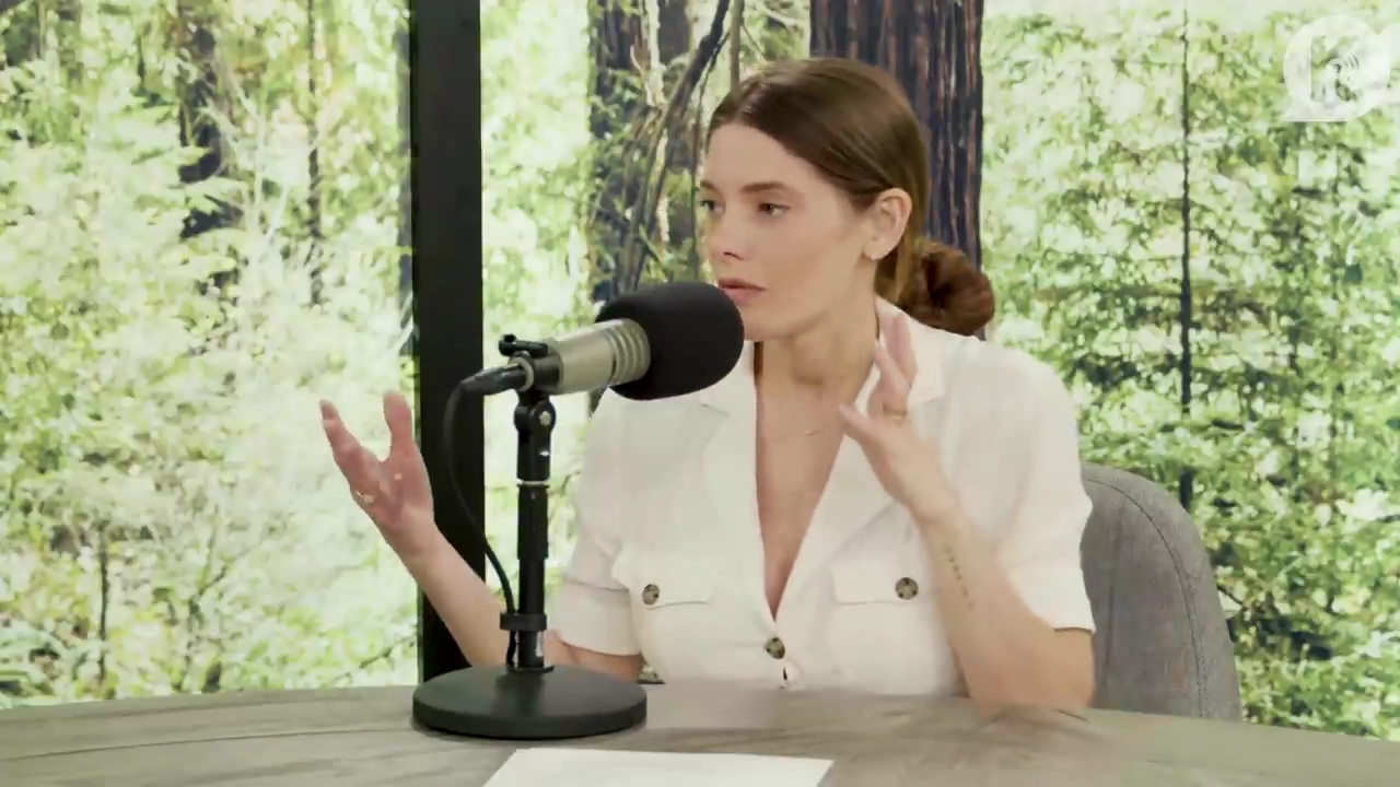 Ashley-Greene-dot-nl_TheTwilightEffect-Aflevering7NewMoonRewatchPart1of3-2283.jpg