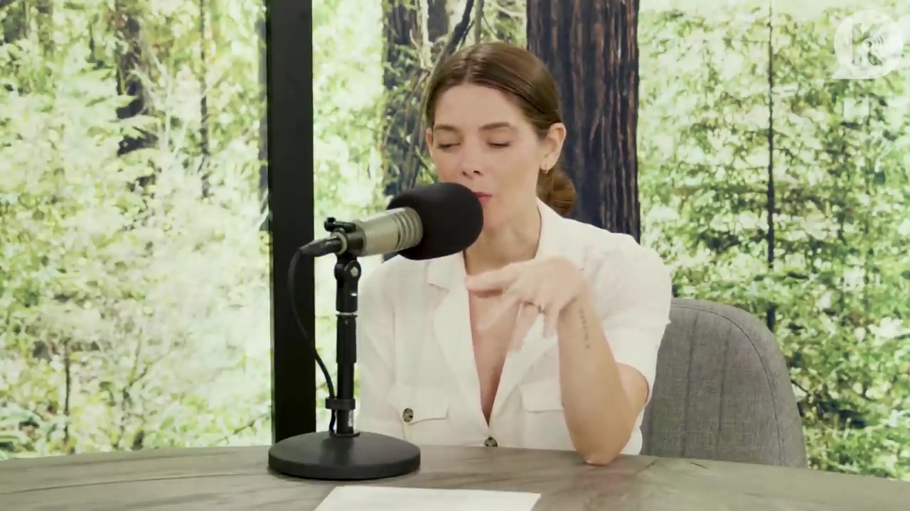 Ashley-Greene-dot-nl_TheTwilightEffect-Aflevering7NewMoonRewatchPart1of3-2321.jpg