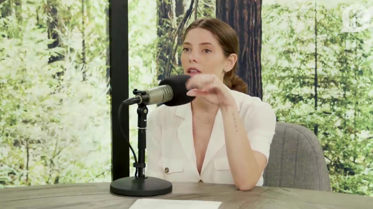 Ashley-Greene-dot-nl_TheTwilightEffect-Aflevering7NewMoonRewatchPart1of3-2329.jpg