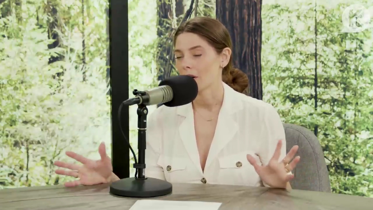Ashley-Greene-dot-nl_TheTwilightEffect-Aflevering7NewMoonRewatchPart1of3-2347.jpg