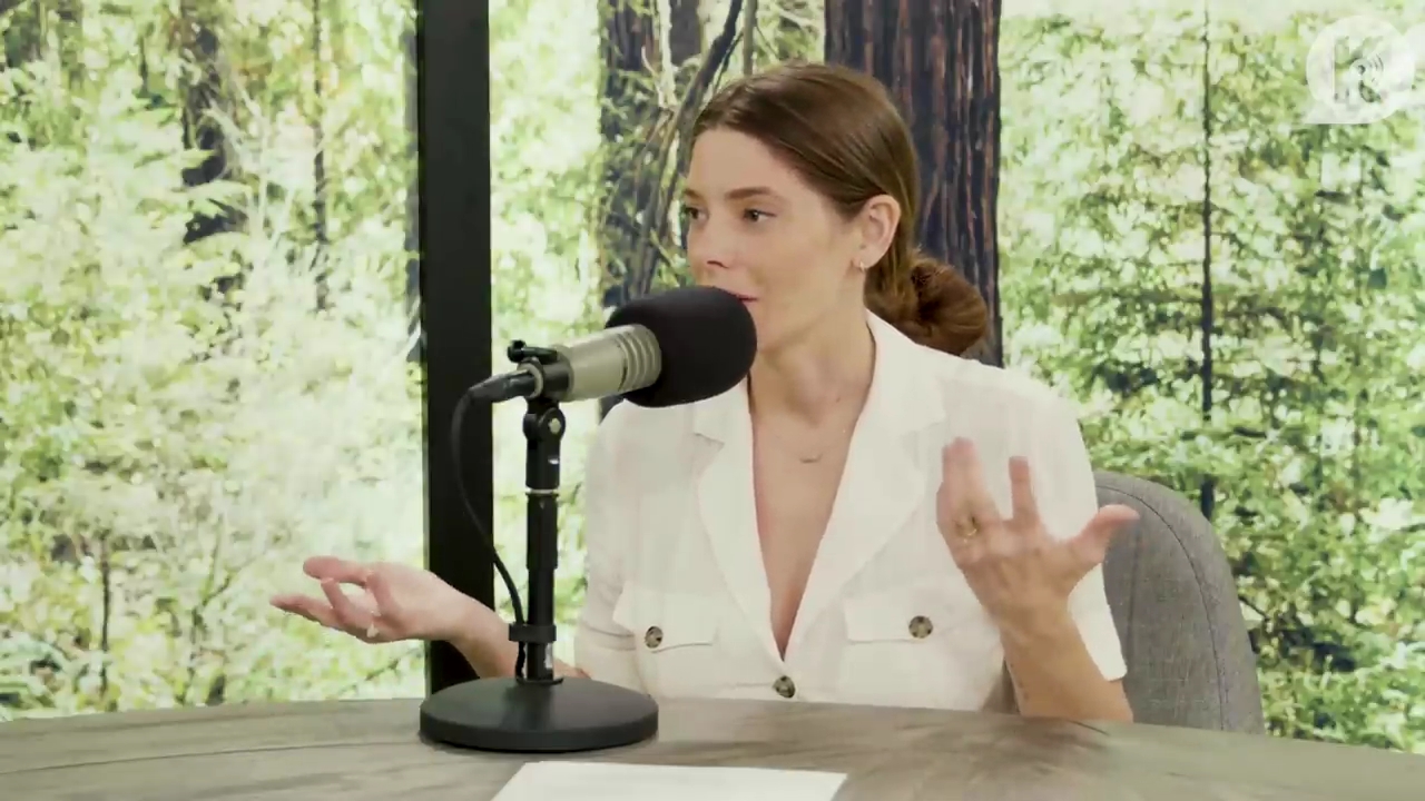 Ashley-Greene-dot-nl_TheTwilightEffect-Aflevering7NewMoonRewatchPart1of3-2350.jpg