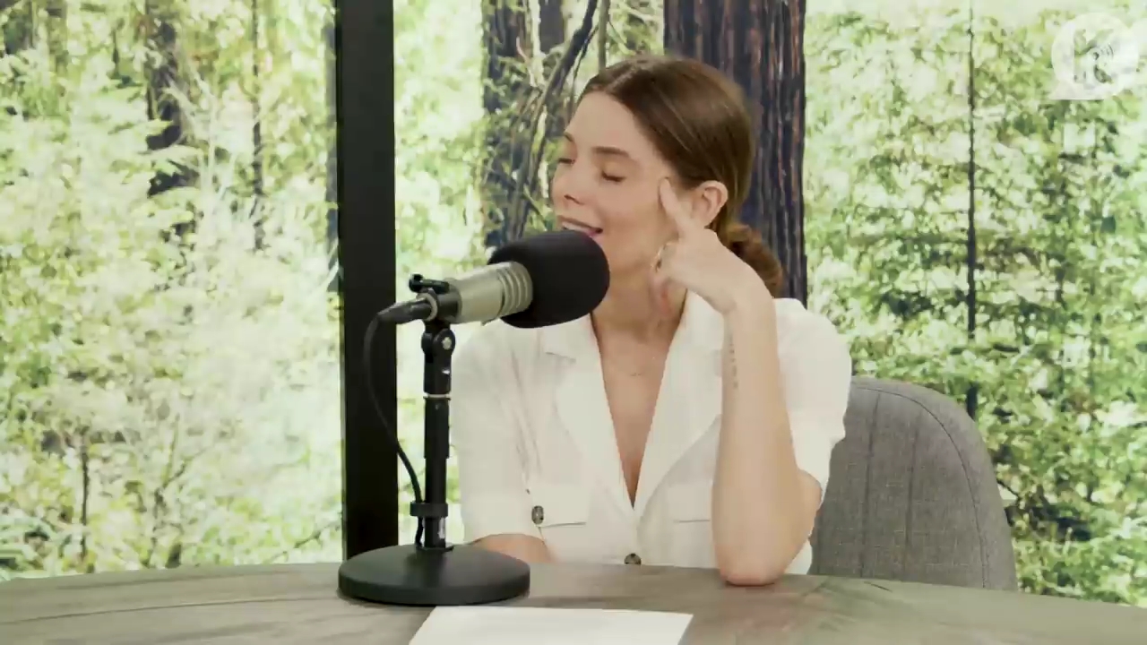 Ashley-Greene-dot-nl_TheTwilightEffect-Aflevering7NewMoonRewatchPart1of3-2390.jpg
