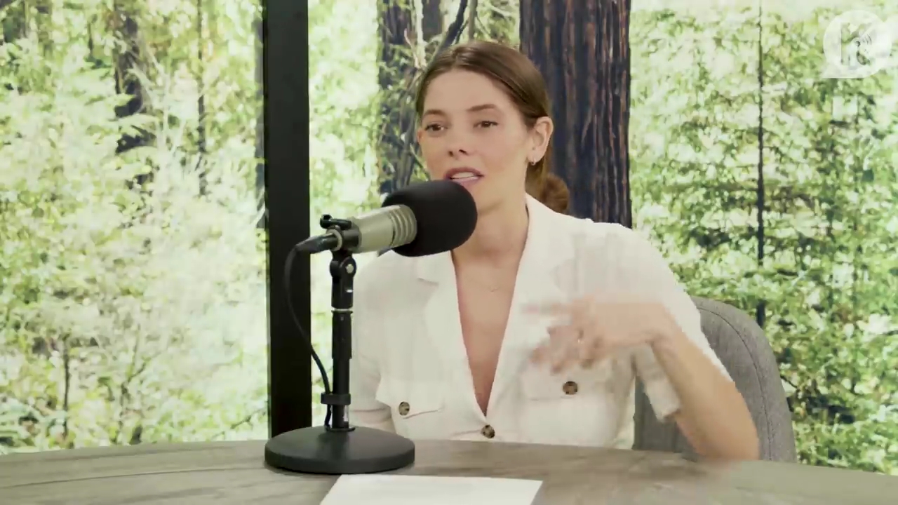 Ashley-Greene-dot-nl_TheTwilightEffect-Aflevering7NewMoonRewatchPart1of3-2410.jpg