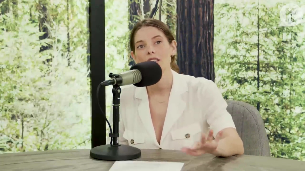 Ashley-Greene-dot-nl_TheTwilightEffect-Aflevering7NewMoonRewatchPart1of3-2411.jpg