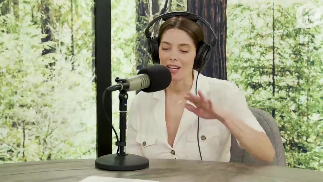 Ashley-Greene-dot-nl_TheTwilightEffect-Aflevering7NewMoonRewatchPart1of3-3021.jpg