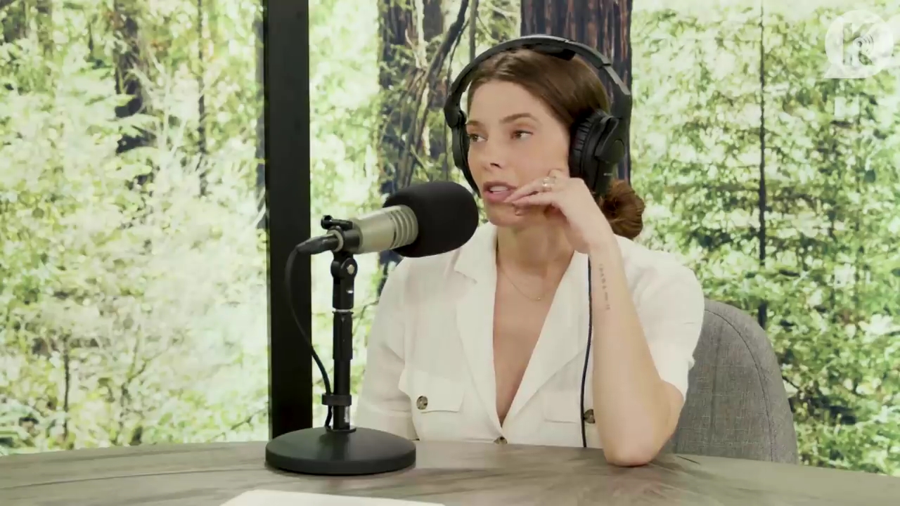 Ashley-Greene-dot-nl_TheTwilightEffect-Aflevering7NewMoonRewatchPart1of3-3054.jpg