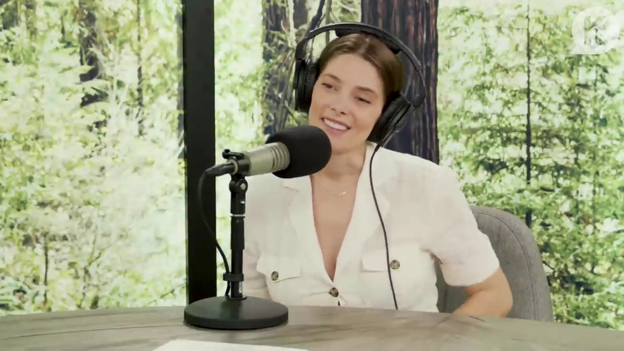 Ashley-Greene-dot-nl_TheTwilightEffect-Aflevering7NewMoonRewatchPart1of3-3062.jpg