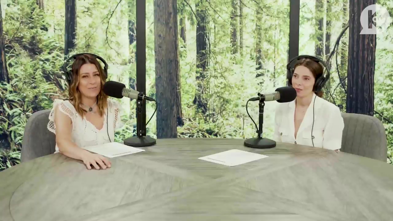 Ashley-Greene-dot-nl_TheTwilightEffect-Aflevering7NewMoonRewatchPart1of3-3068.jpg