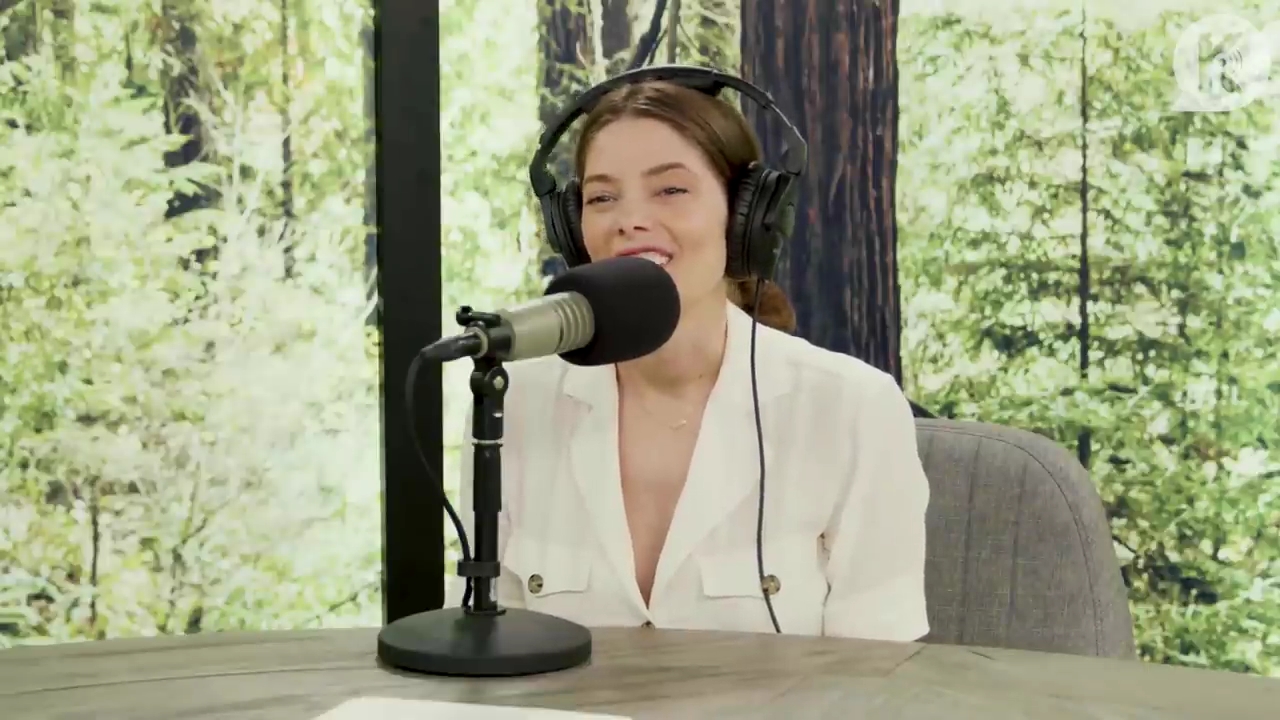 Ashley-Greene-dot-nl_TheTwilightEffect-Aflevering7NewMoonRewatchPart1of3-3081.jpg