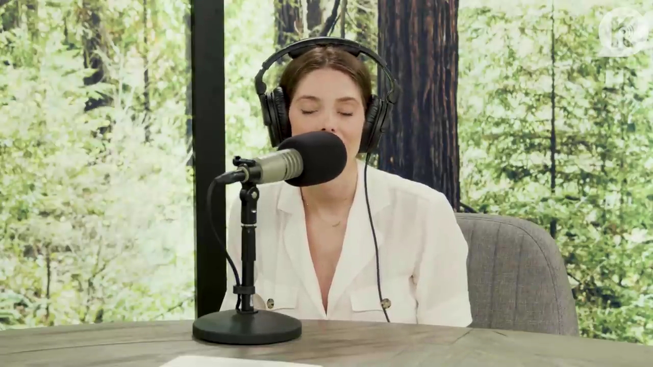 Ashley-Greene-dot-nl_TheTwilightEffect-Aflevering7NewMoonRewatchPart1of3-3089.jpg