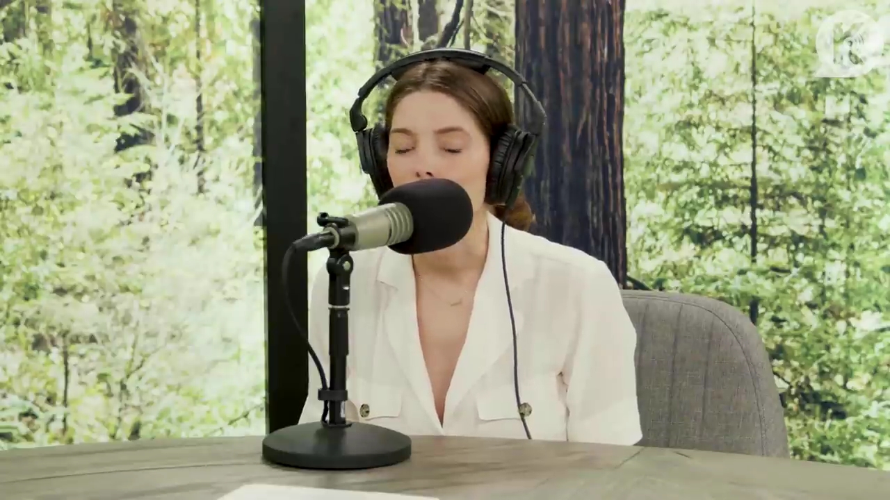 Ashley-Greene-dot-nl_TheTwilightEffect-Aflevering7NewMoonRewatchPart1of3-3101.jpg