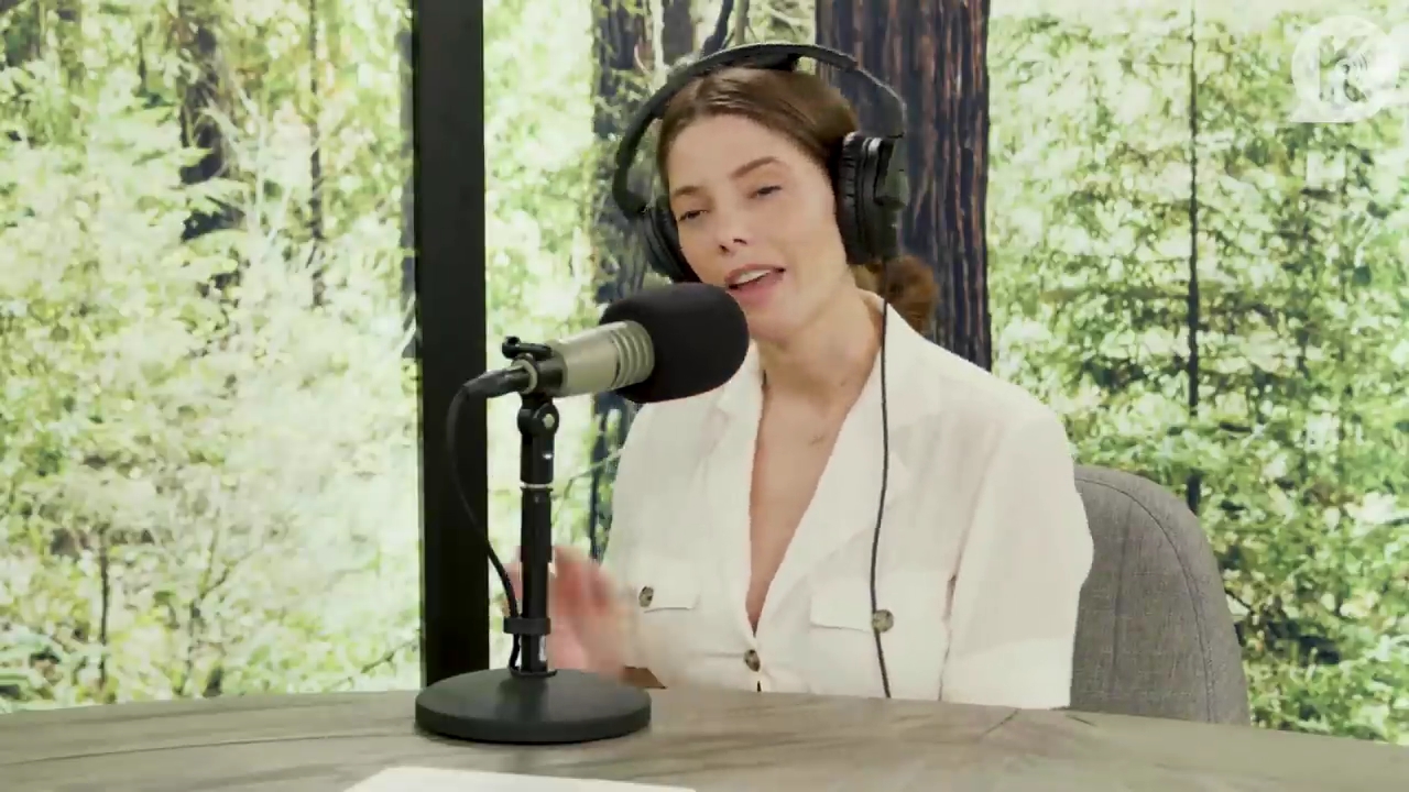 Ashley-Greene-dot-nl_TheTwilightEffect-Aflevering7NewMoonRewatchPart1of3-3102.jpg