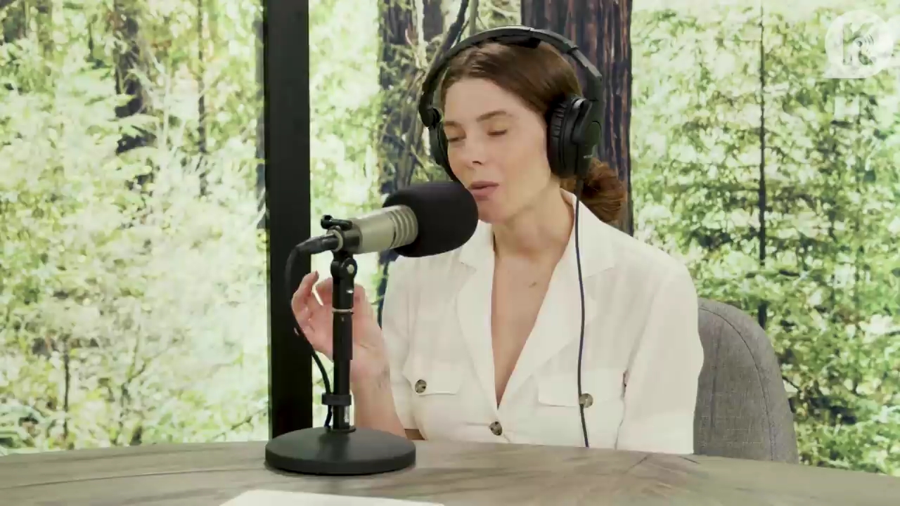 Ashley-Greene-dot-nl_TheTwilightEffect-Aflevering7NewMoonRewatchPart1of3-3104.jpg