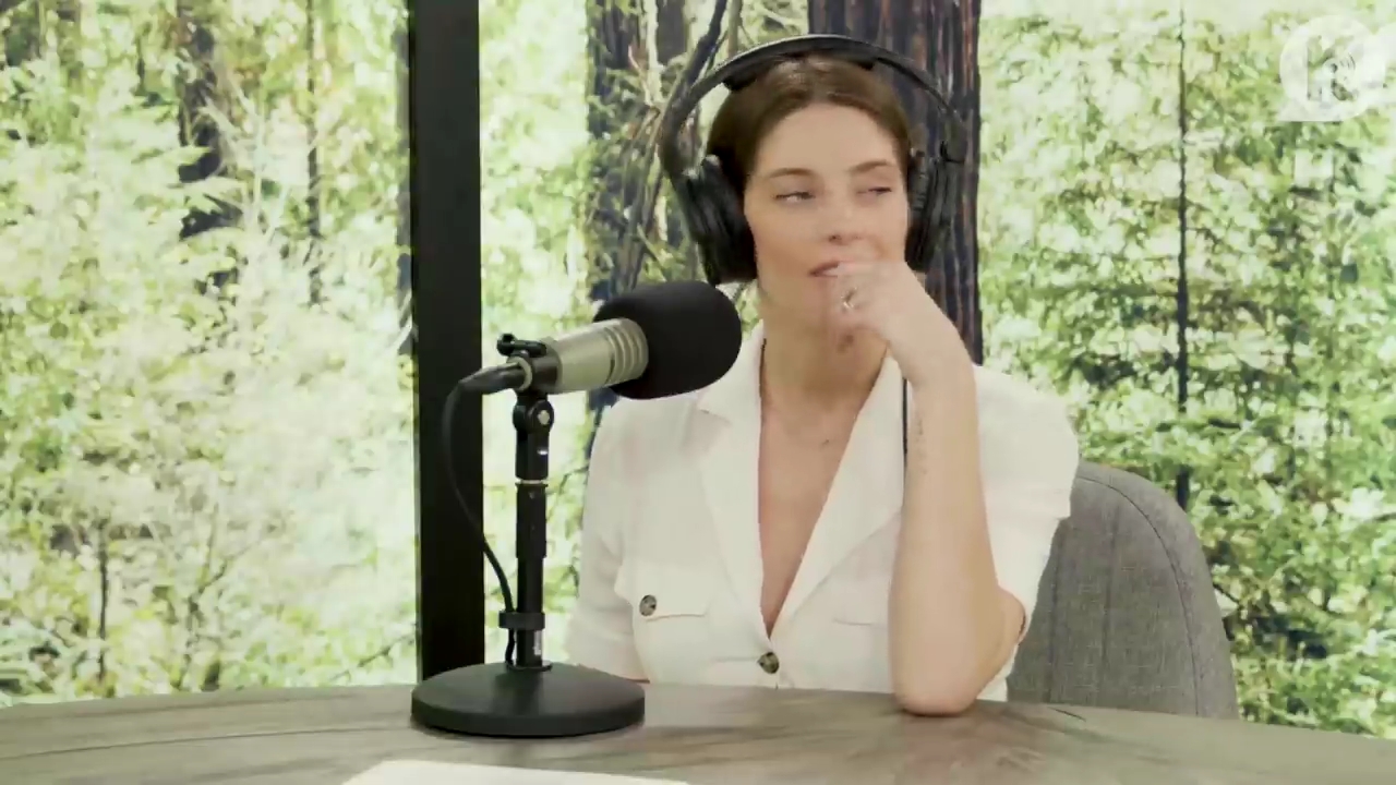 Ashley-Greene-dot-nl_TheTwilightEffect-Aflevering7NewMoonRewatchPart1of3-3141.jpg