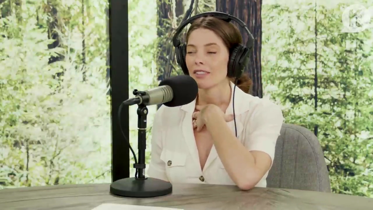 Ashley-Greene-dot-nl_TheTwilightEffect-Aflevering7NewMoonRewatchPart1of3-3145.jpg