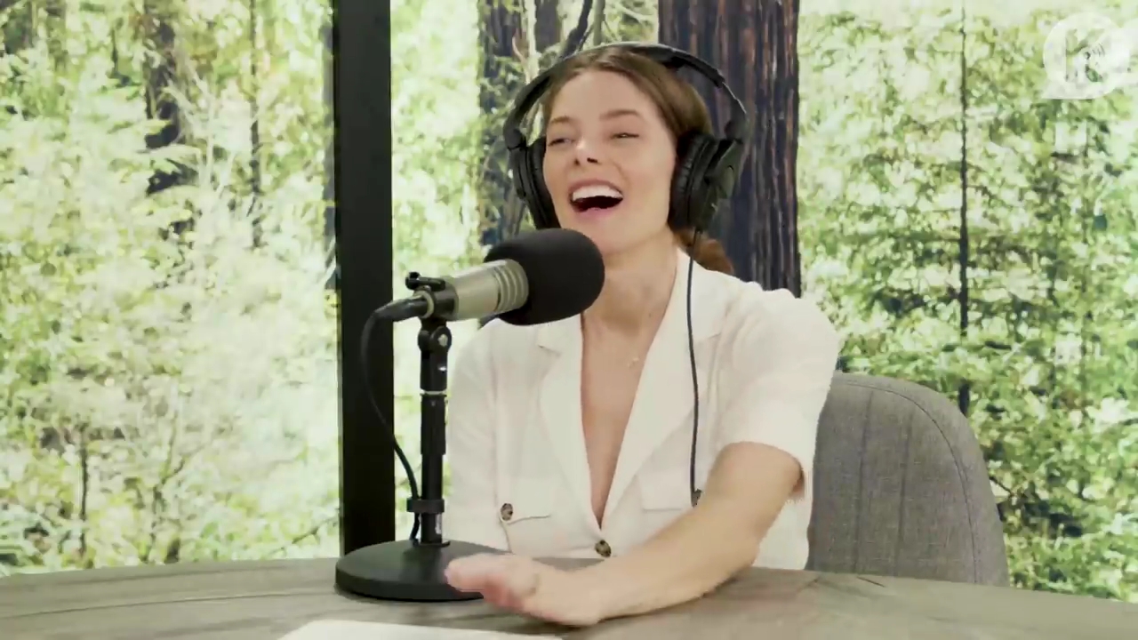 Ashley-Greene-dot-nl_TheTwilightEffect-Aflevering7NewMoonRewatchPart1of3-3187.jpg