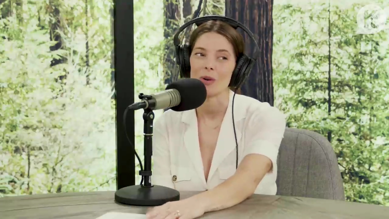 Ashley-Greene-dot-nl_TheTwilightEffect-Aflevering7NewMoonRewatchPart1of3-3192.jpg