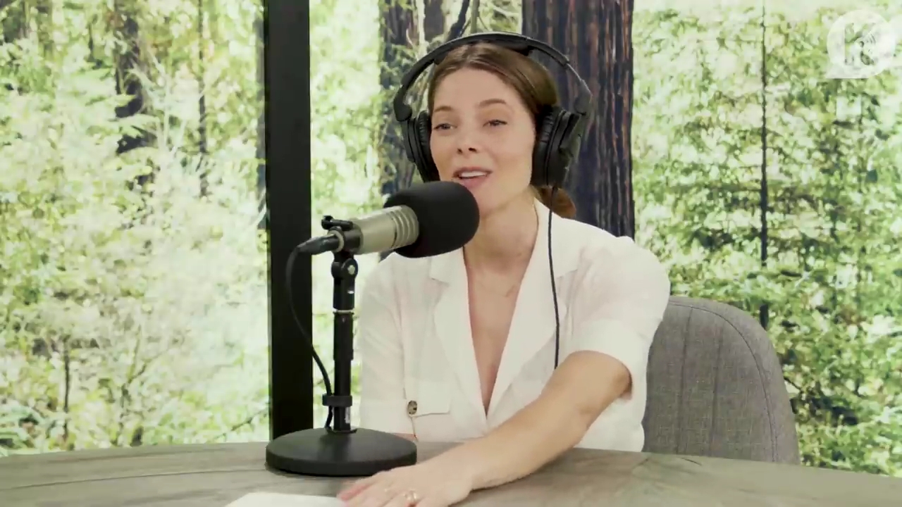 Ashley-Greene-dot-nl_TheTwilightEffect-Aflevering7NewMoonRewatchPart1of3-3193.jpg