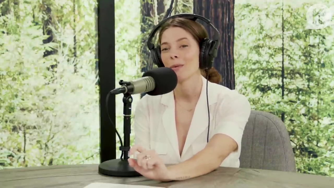 Ashley-Greene-dot-nl_TheTwilightEffect-Aflevering7NewMoonRewatchPart1of3-3195.jpg