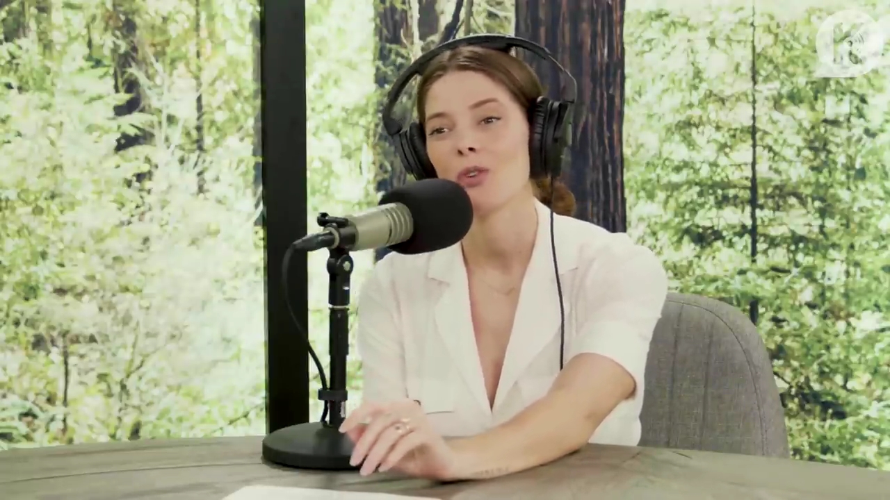 Ashley-Greene-dot-nl_TheTwilightEffect-Aflevering7NewMoonRewatchPart1of3-3197.jpg