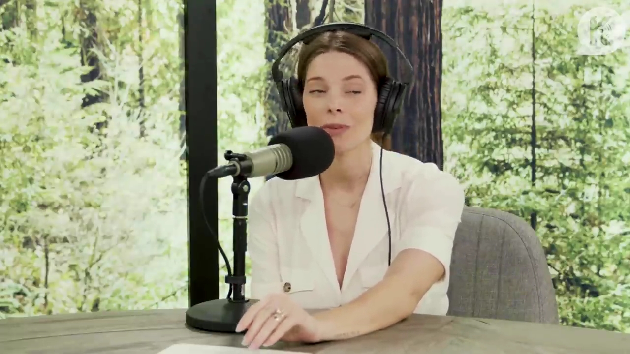 Ashley-Greene-dot-nl_TheTwilightEffect-Aflevering7NewMoonRewatchPart1of3-3198.jpg