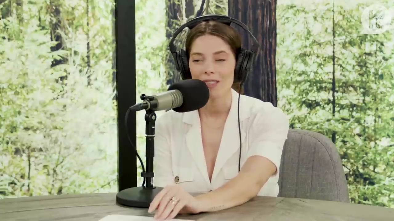 Ashley-Greene-dot-nl_TheTwilightEffect-Aflevering7NewMoonRewatchPart1of3-3200.jpg