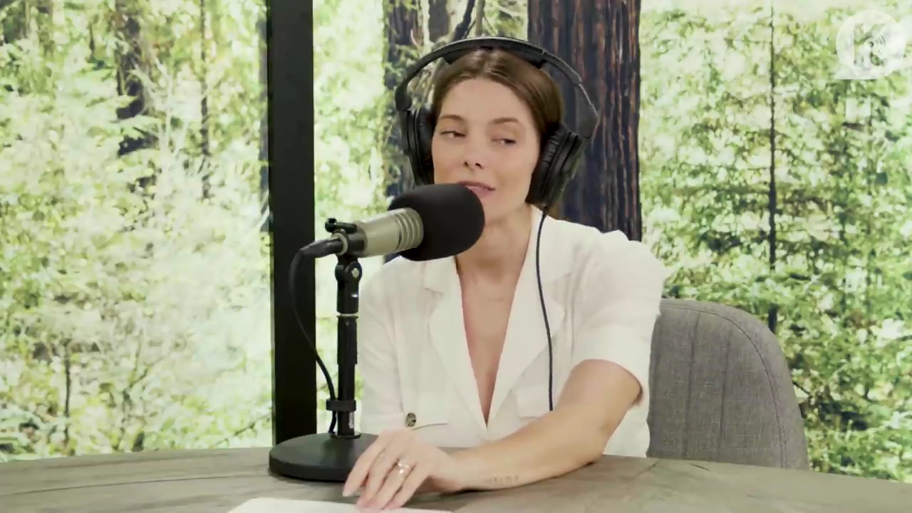 Ashley-Greene-dot-nl_TheTwilightEffect-Aflevering7NewMoonRewatchPart1of3-3207.jpg