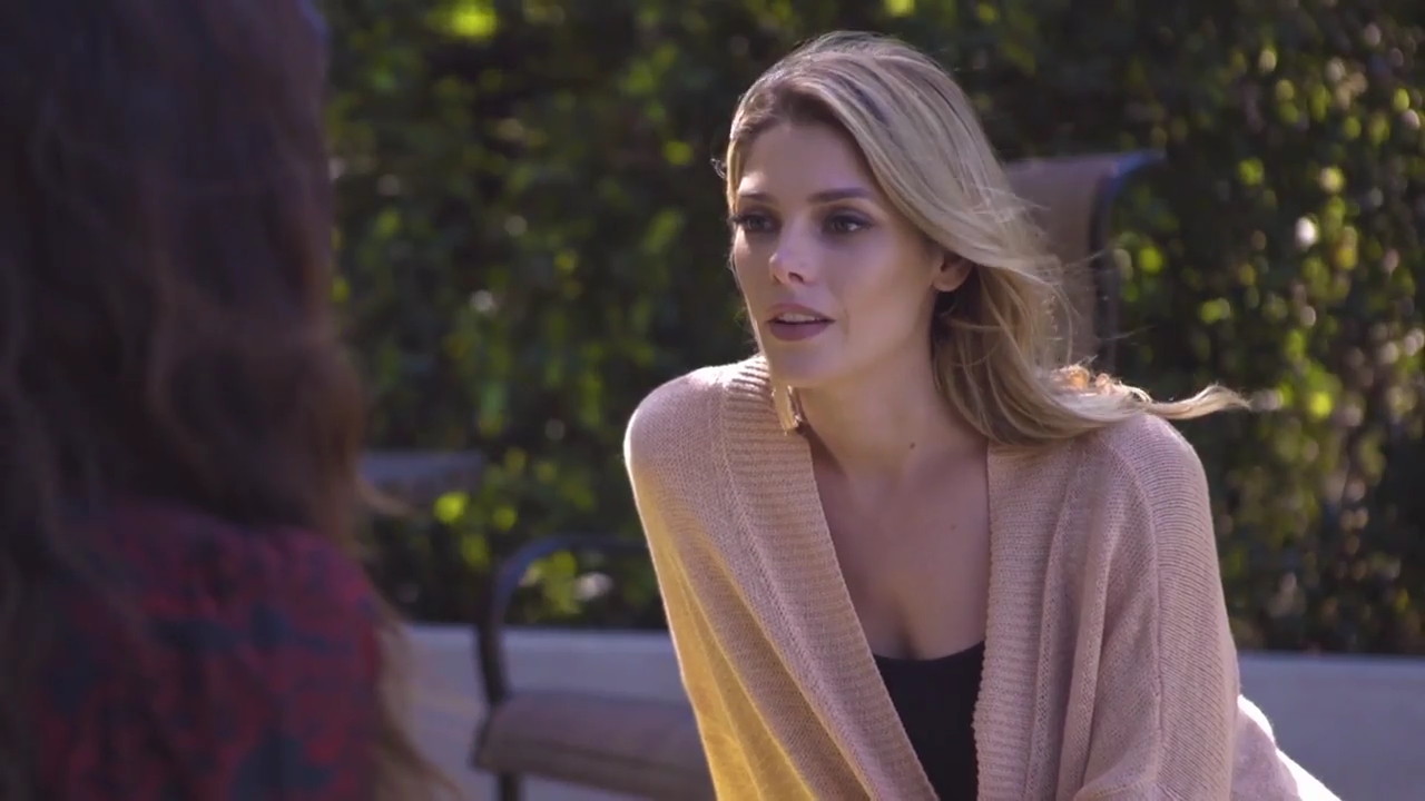 Ashley-Greene-dot-nl_ClickMyCloset0281.jpg
