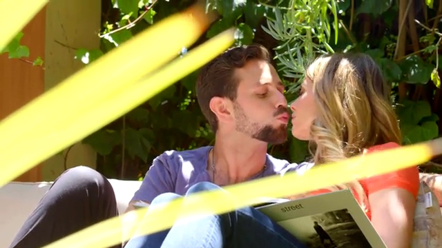 Ashley-Greene-dot-NL_DesignTherapy-2x01AHollywoodRevamp0099.jpg