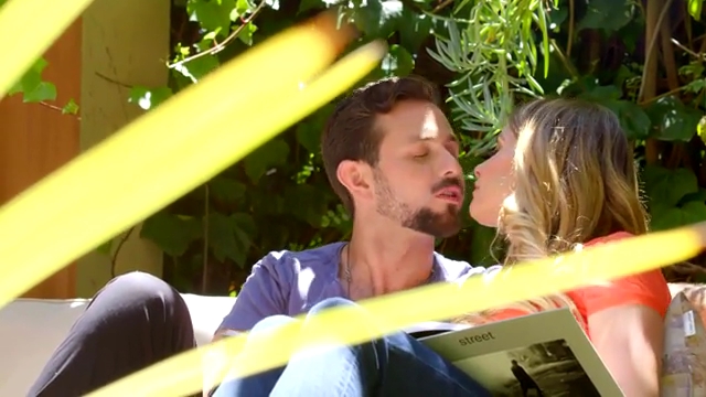Ashley-Greene-dot-NL_DesignTherapy-2x01AHollywoodRevamp0101.jpg