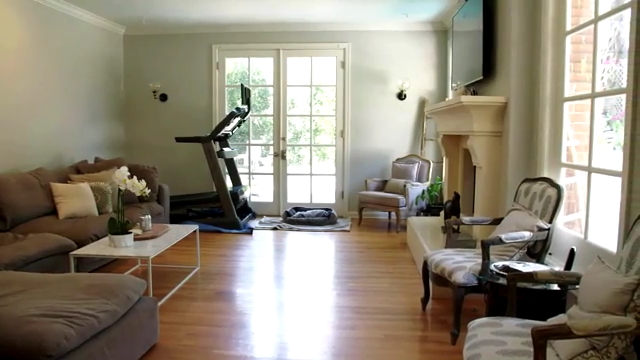 Ashley-Greene-dot-NL_DesignTherapy-2x01AHollywoodRevamp0118.jpg
