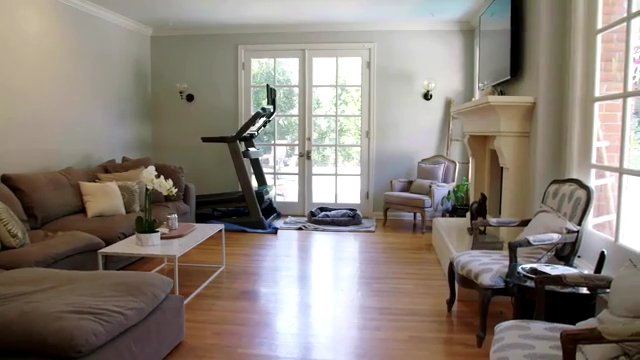 Ashley-Greene-dot-NL_DesignTherapy-2x01AHollywoodRevamp0174.jpg