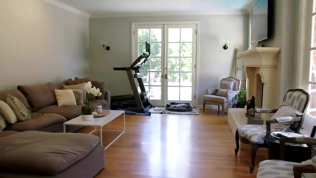 Ashley-Greene-dot-NL_DesignTherapy-2x01AHollywoodRevamp0242.jpg