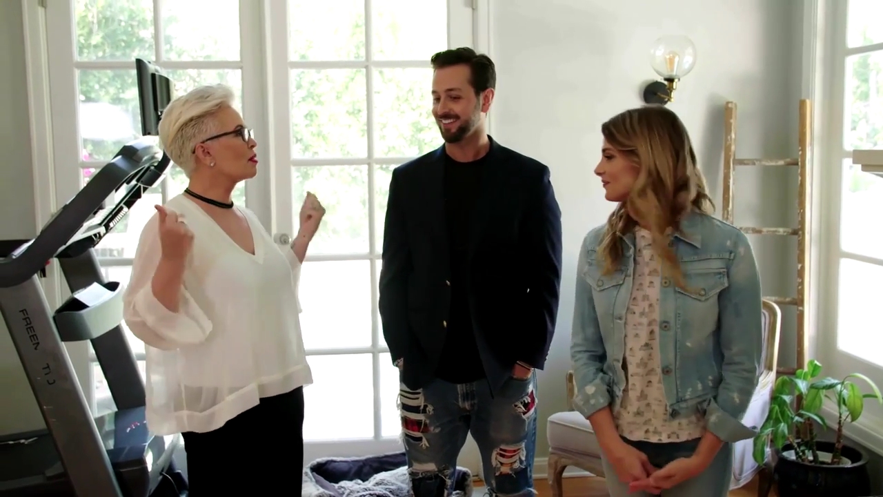 Ashley-Greene-dot-NL_DesignTherapy-2x02LoveItHateItorMeh0034.jpg