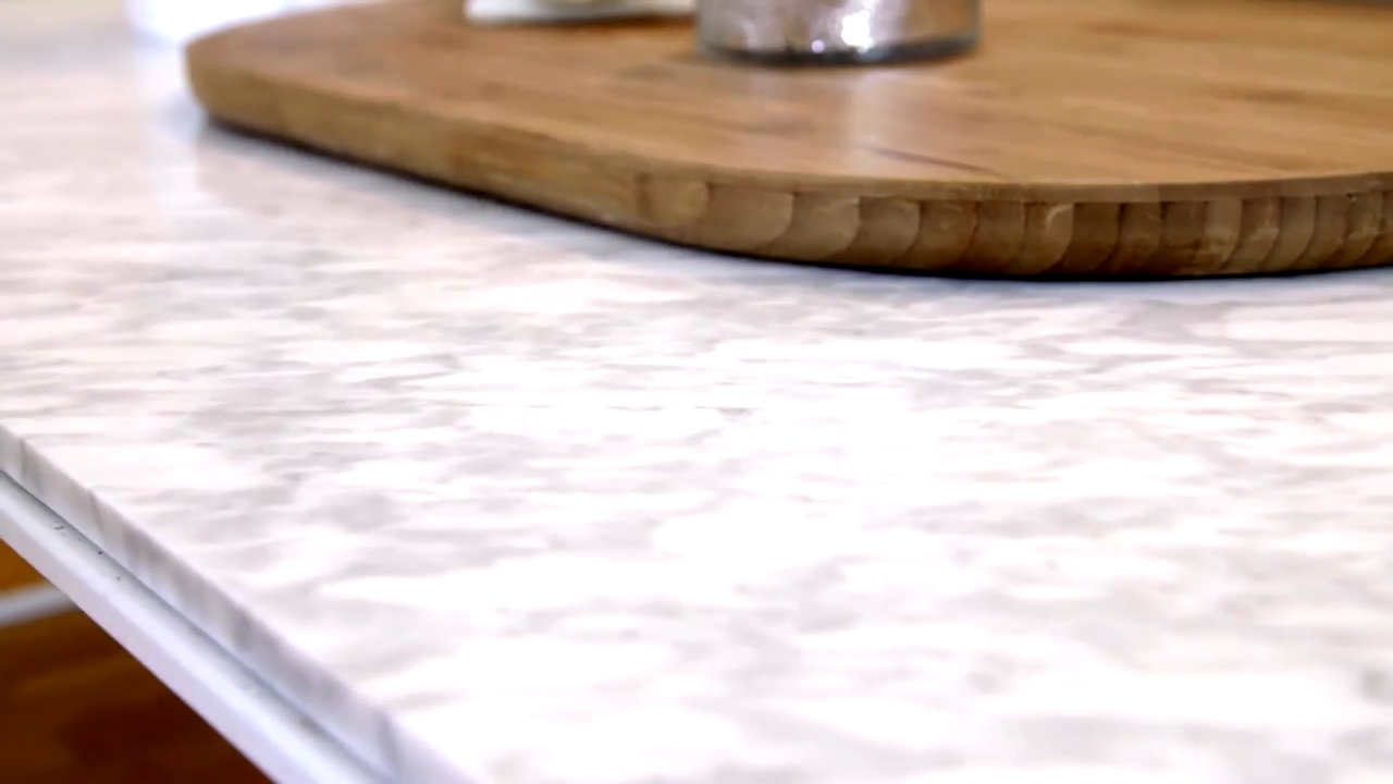 Ashley-Greene-dot-NL_DesignTherapy-2x02LoveItHateItorMeh0063.jpg
