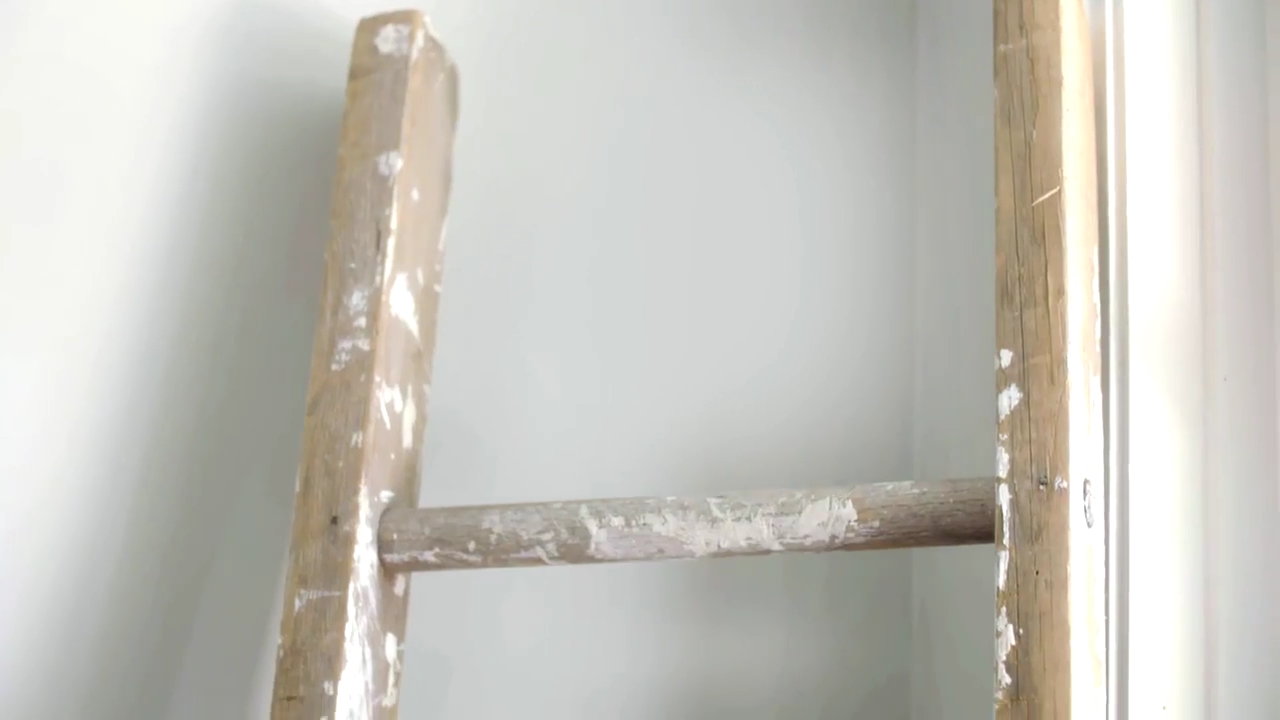 Ashley-Greene-dot-NL_DesignTherapy-2x02LoveItHateItorMeh0128.jpg