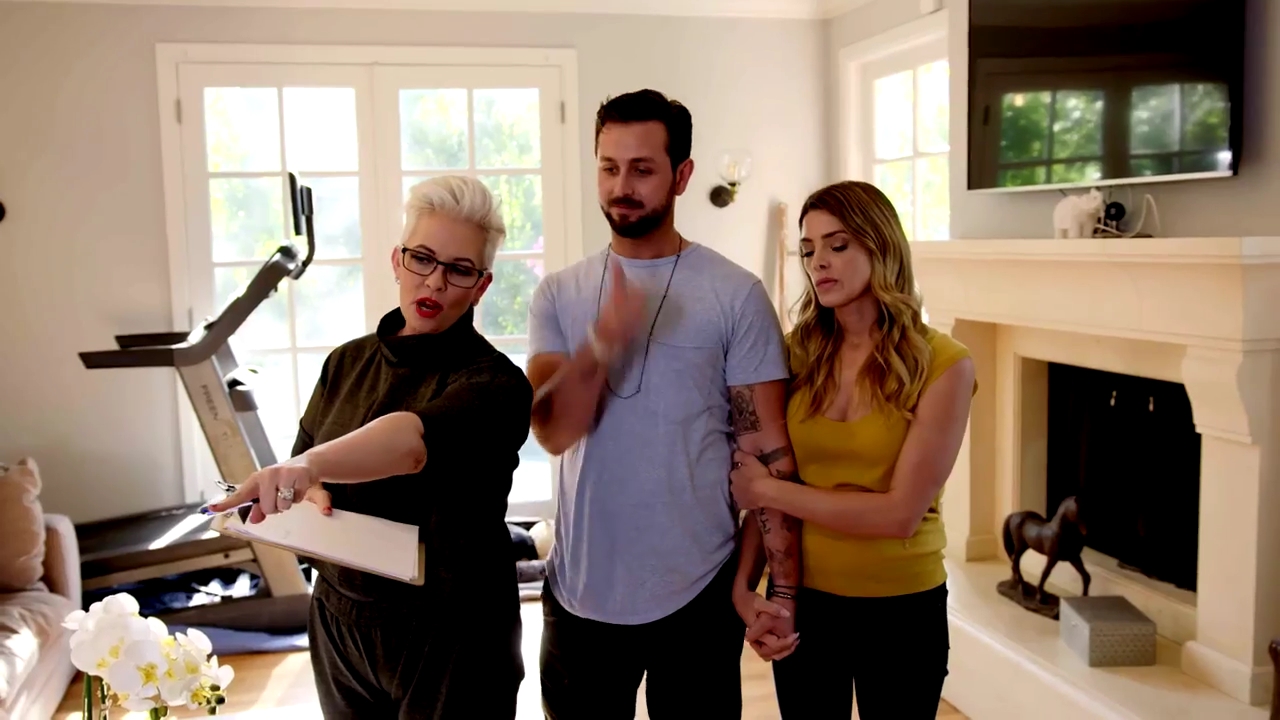 Ashley-Greene-dot-NL_DesignTherapy-2x02LoveItHateItorMeh0167.jpg