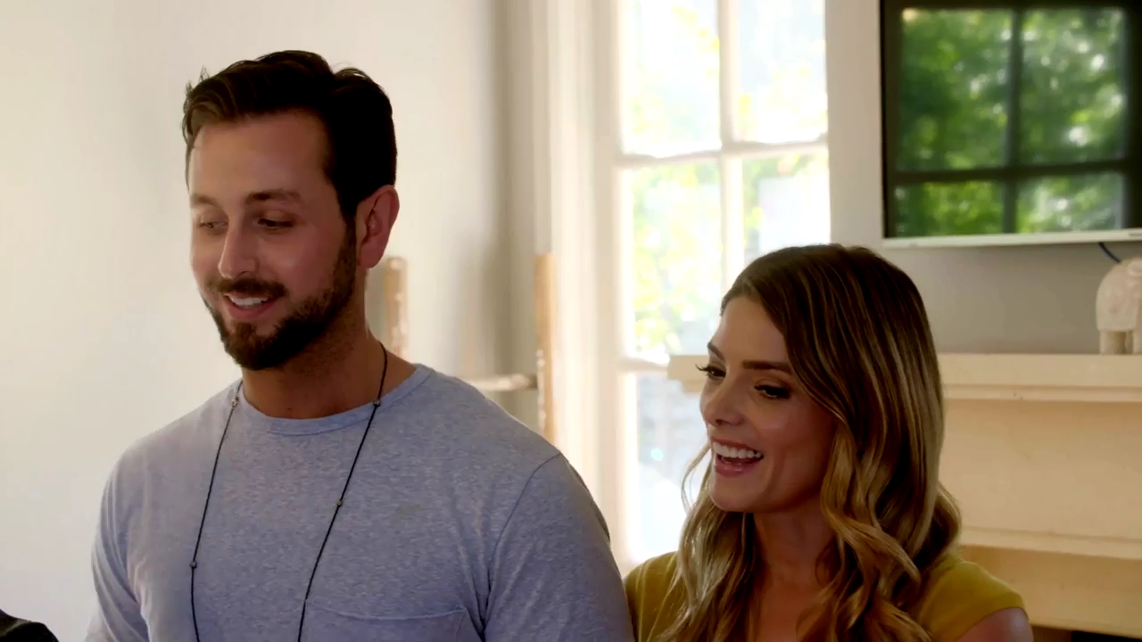 Ashley-Greene-dot-NL_DesignTherapy-2x02LoveItHateItorMeh0175.jpg