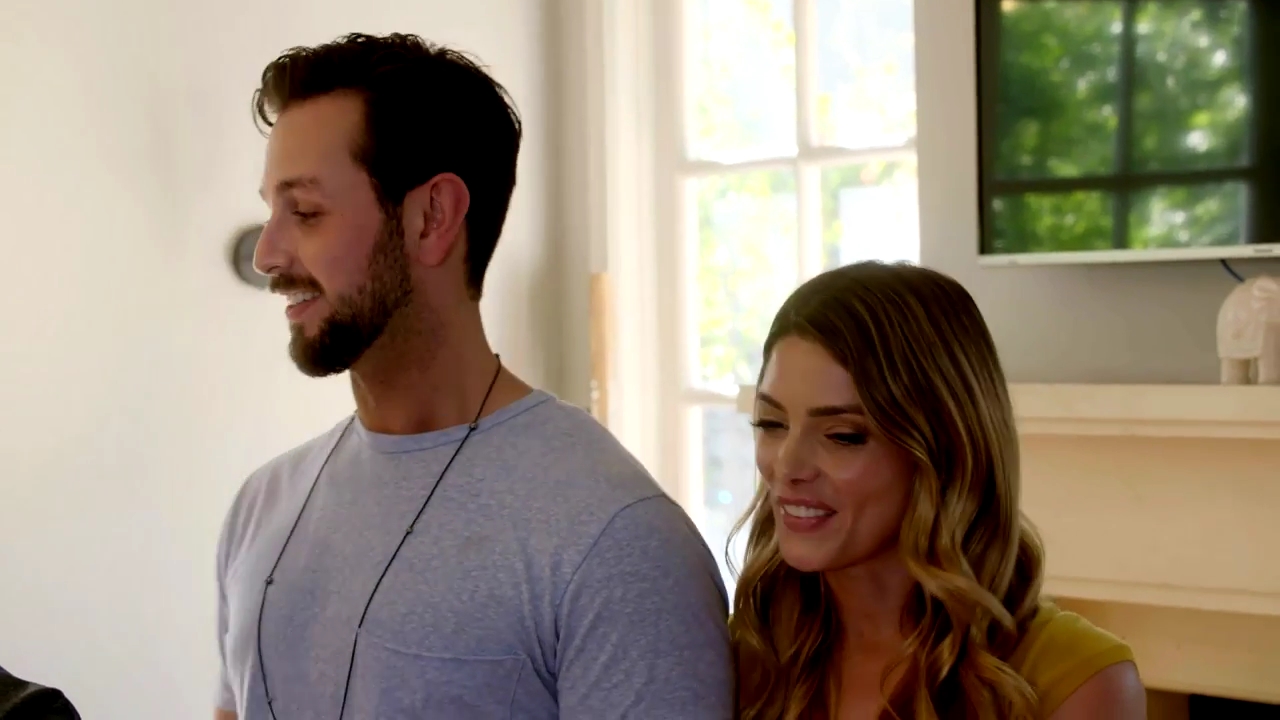 Ashley-Greene-dot-NL_DesignTherapy-2x02LoveItHateItorMeh0176.jpg